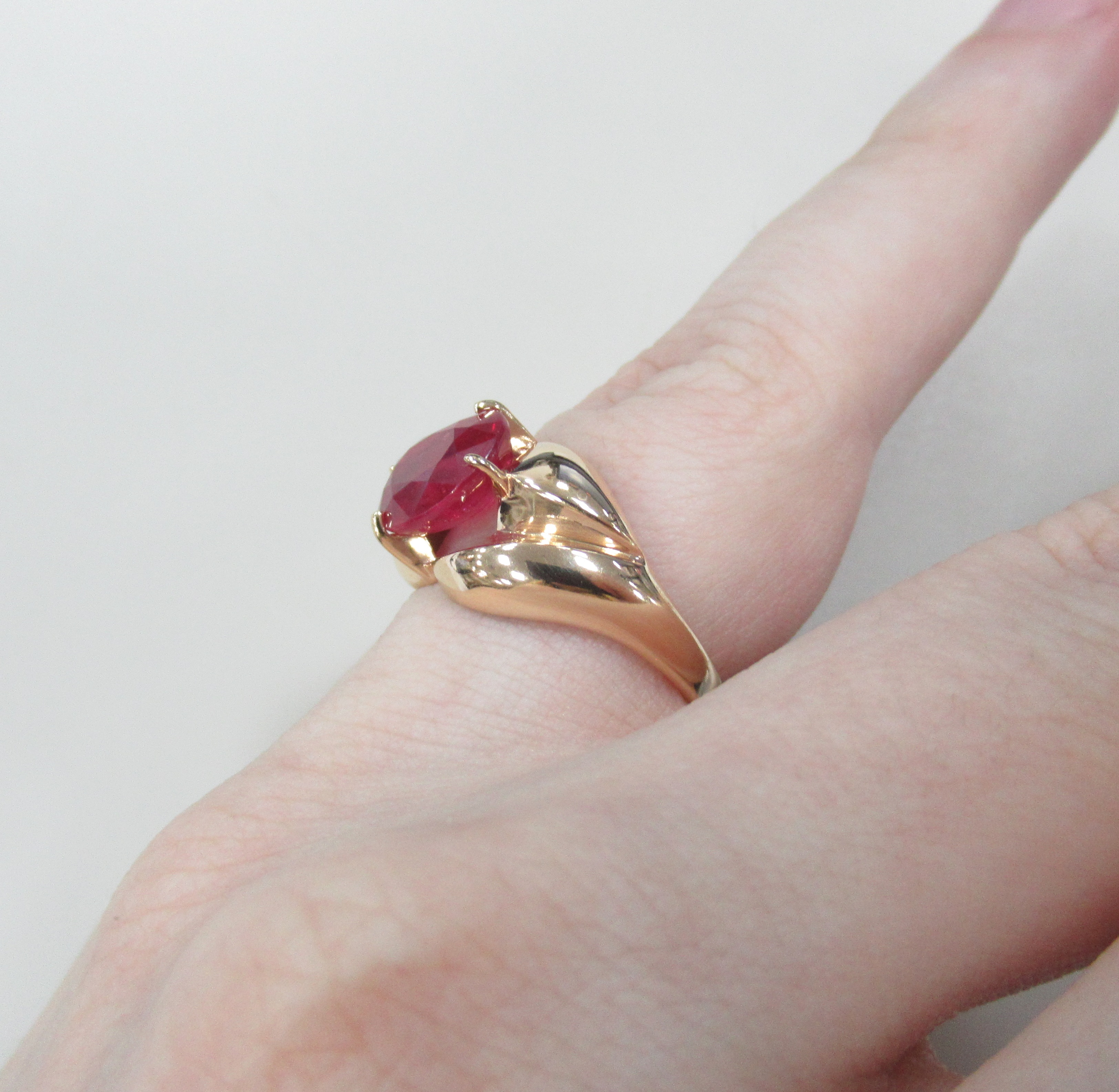 Серебряное кольцо с рубином